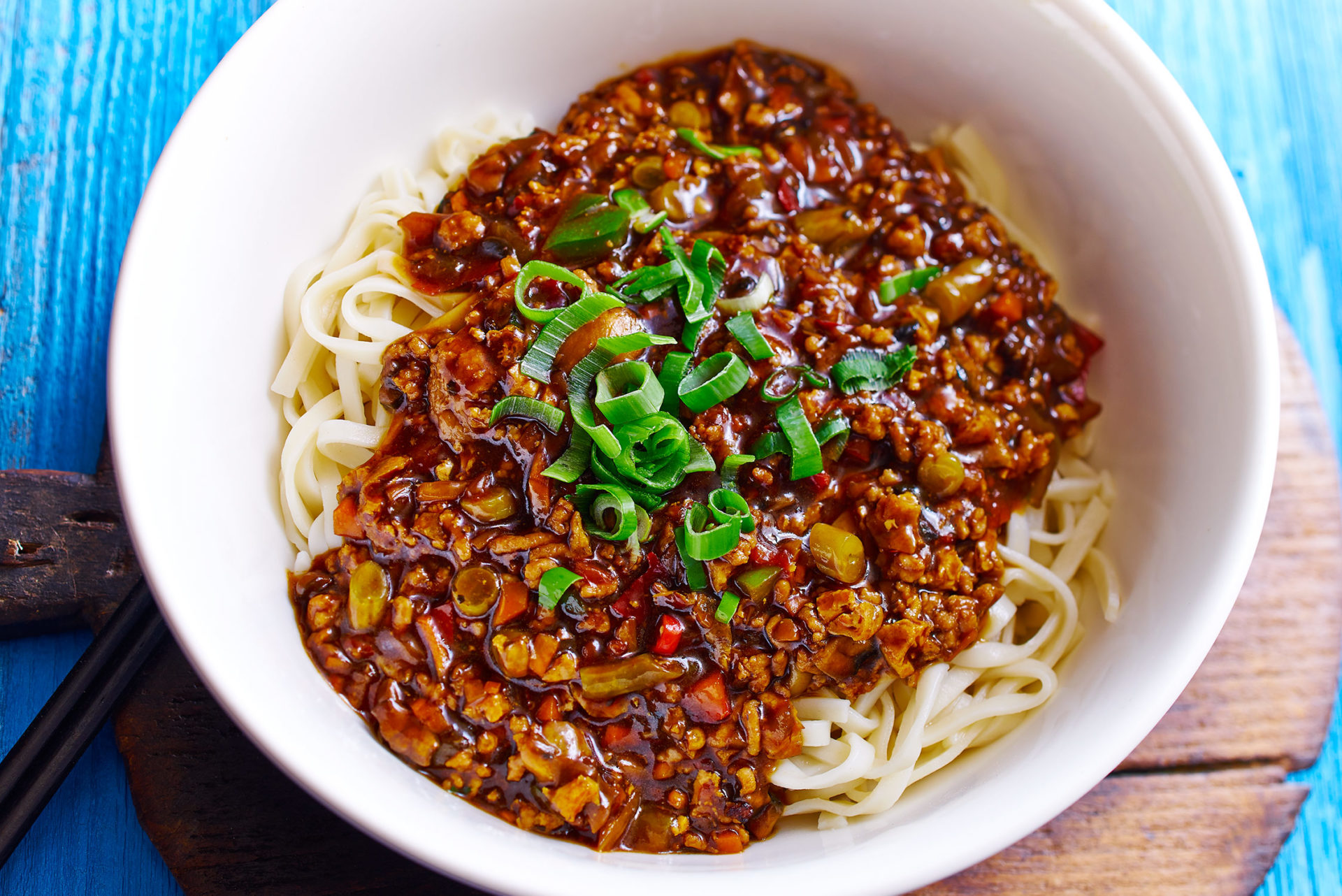 Unter Mutters Bett - chinesische Weizennudeln mit Hackfleisch und gebratenen eingelegten Brechbohnen (hausgemacht), sauer-scharf